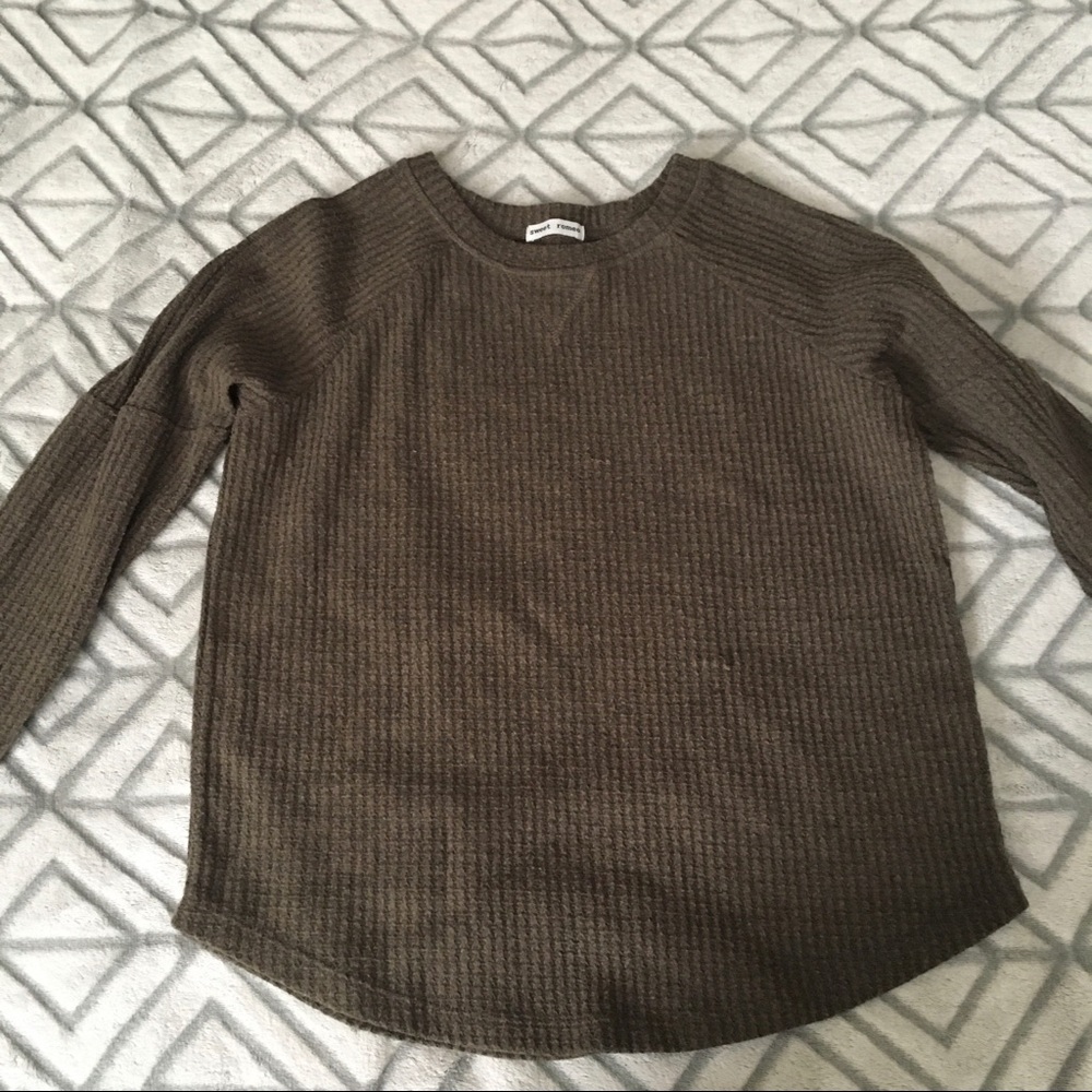 Green long sleeve shirt
